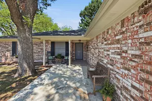 1103 Holiday Ct, Granbury, TX 76048 - Photo 6