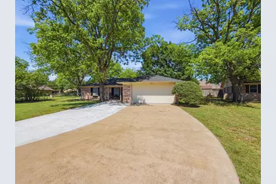 1103 Holiday Court, Granbury, TX 76048 - Photo 4