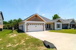 2703 San Gabriel Dr, Granbury, TX 76048 - Photo 2