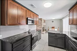 1023 Auburn Dr, Arlington, TX 76012 - Photo 6