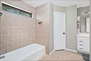 1023 Auburn Dr, Arlington, TX 76012 - Photo 12