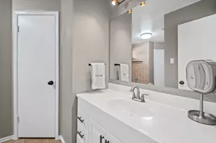 1023 Auburn Dr, Arlington, TX 76012 - Photo 12