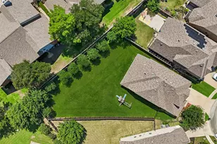 7332 Meler Ln, Irving, TX 75063 - Photo 2
