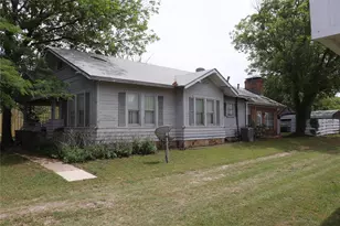 210 E Roberts St, Gorman, TX 76454 - Photo 2
