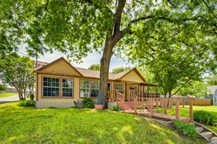 601 S Miller St, Decatur, TX 76234 - Photo 2