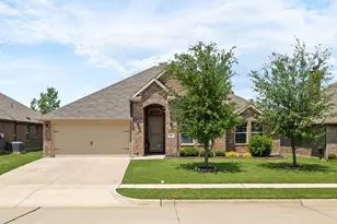 216 Ovaletta Dr, Justin, TX 76247 - Photo 2