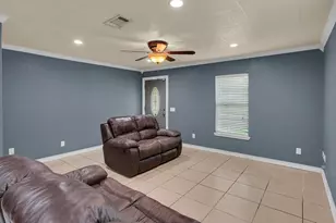 1410 W 3rd St, Clifton, TX 76634 - Photo 4
