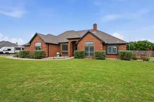 3111 Briarcliff Cir, Gainesville, TX 76240 - Photo 2