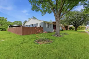 10805 Lake Gardens Dr, Dallas, TX 75218 - Photo 2