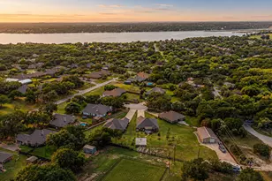 3907 Del Rio Ct, Granbury, TX 76049 - Photo 2