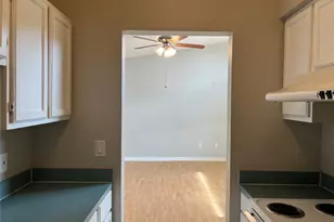 701 W Sycamore St, Denton, TX 76201 - Photo 14