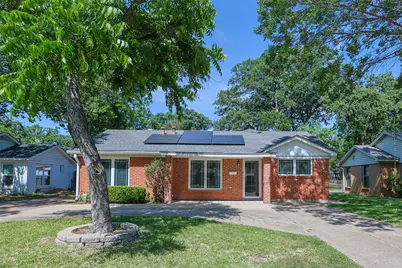 733 Thersa Drive, River Oaks, TX 76114 - Photo 2