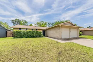 313 Hawthorne Ln, Grand Prairie, TX 75052 - Photo 1