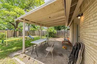 313 Hawthorne Lane, Grand Prairie, TX 75052 - Photo 18