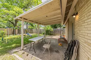 313 Hawthorne Ln, Grand Prairie, TX 75052 - Photo 18