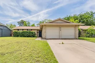 313 Hawthorne Ln, Grand Prairie, TX 75052 - Photo 20