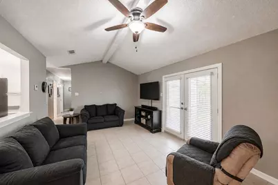 313 Hawthorne Lane, Grand Prairie, TX 75052 - Photo 4