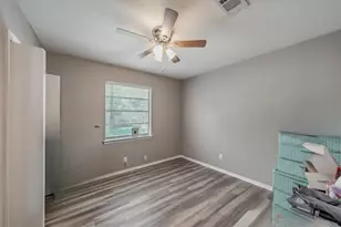 313 Hawthorne Ln, Grand Prairie, TX 75052 - Photo 10