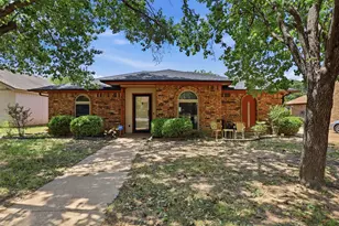 4214 Windhurst Dr, Arlington, TX 76015 - Photo 2