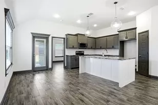 210 Clover Cir, Weatherford, TX 76086 - Photo 2