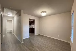 1017 Mullins St, Irving, TX 75061 - Photo 8