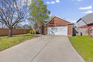 814 Lake Bluff Dr, Lake Dallas, TX 75065 - Photo 1