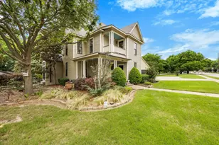 1025 W Main St, Waxahachie, TX 75165 - Photo 1