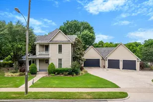 1025 W Main St, Waxahachie, TX 75165 - Photo 2