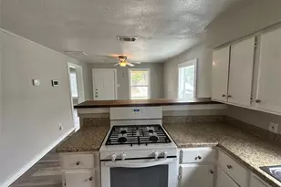 4611 Bradshaw St, Dallas, TX 75215 - Photo 2