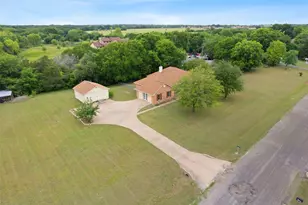 607 Lark Ln, Oak Leaf, TX 75154 - Photo 1