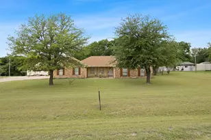 607 Lark Ln, Oak Leaf, TX 75154 - Photo 2