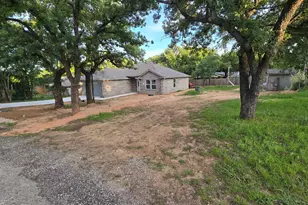 203 NW 32nd St, Mineral Wells, TX 76067 - Photo 2