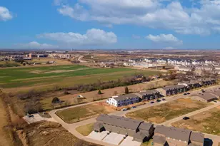 3201 Solana Cir, Denton, TX 76207 - Photo 8