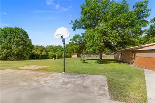 611 N Avenue Q, Clifton, TX 76634 - Photo 20