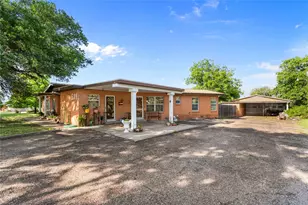 611 N Avenue Q, Clifton, TX 76634 - Photo 2