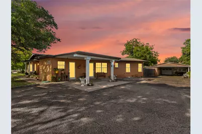 611 N Avenue Q, Clifton, TX 76634 - Photo 1