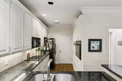 4147 Towne Green Circle, Addison, TX 75001 - Photo 12