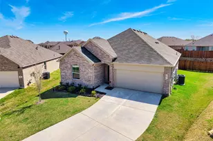 321 Sedalia Trl, Justin, TX 76247 - Photo 24