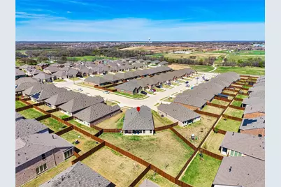 321 Sedalia Trail, Justin, TX 76247 - Photo 32