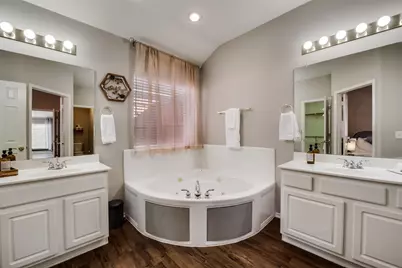2732 Excalibur Drive, Grand Prairie, TX 75052 - Photo 36