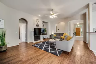 2732 Excalibur Dr, Grand Prairie, TX 75052 - Photo 12