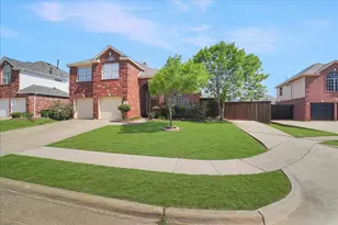 312 Foxglove Ct, Grand Prairie, TX 75052 - Photo 2