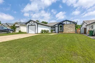 1505 Gentle Wind Dr, Arlington, TX 76018 - Photo 2