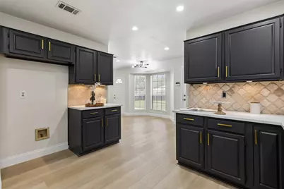 2069 Cameo Drive, Lewisville, TX 75067 - Photo 10