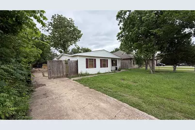 501 Crest Hill Drive, Mesquite, TX 75149 - Photo 2