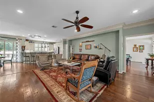 810 Forest Oaks Cir, Woodway, TX 76712 - Photo 10