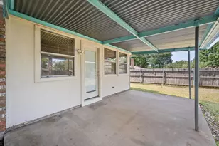 910 Cherry Laurel Ln, Arlington, TX 76012 - Photo 24