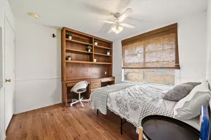 910 Cherry Laurel Ln, Arlington, TX 76012 - Photo 20