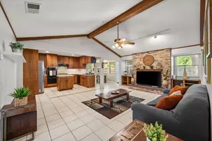 910 Cherry Laurel Ln, Arlington, TX 76012 - Photo 6