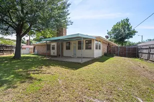 910 Cherry Laurel Ln, Arlington, TX 76012 - Photo 26